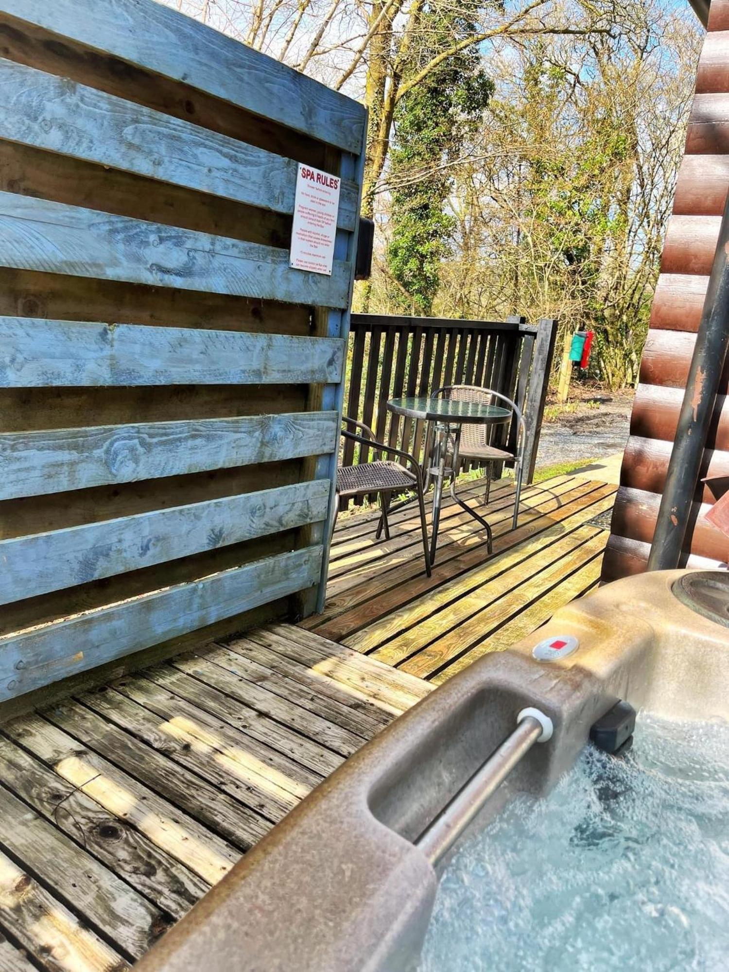 Wren 8-Hot Tub-Woodland Lodges-St Clears-Carmarthen-Tenby Kültér fotó